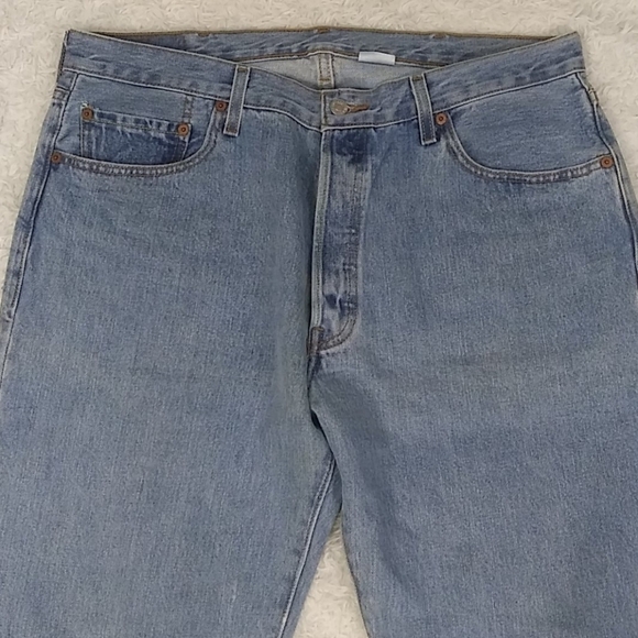 Levi's 501 Blue Light Wash Five Pocket Button Fly Mid Rise Straight Leg Jean - Picture 3 of 10